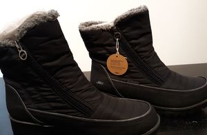Black Snow Boots by Jambu - Size 8